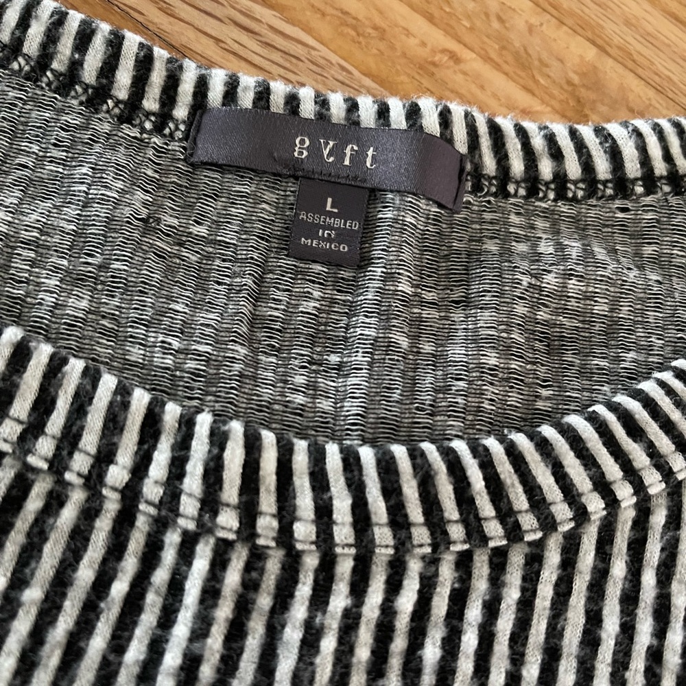 Super Soft And Comfortable Side Button Long Sleev… - image 4